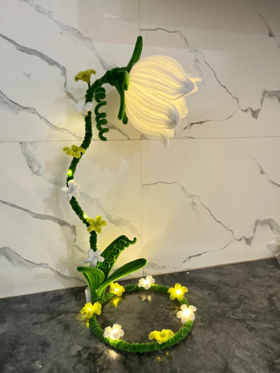 white Daisly